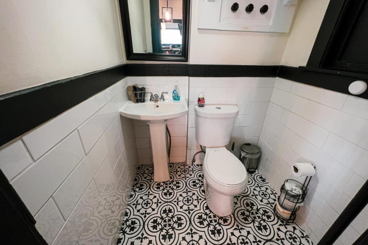 The Pub- 8Br Free Parking, Minutes From Falls & Casino Niagara Falls Exterior foto