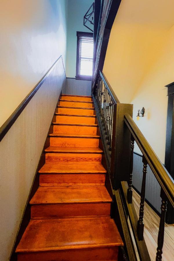 The Pub- 8Br Free Parking, Minutes From Falls & Casino Niagara Falls Exterior foto