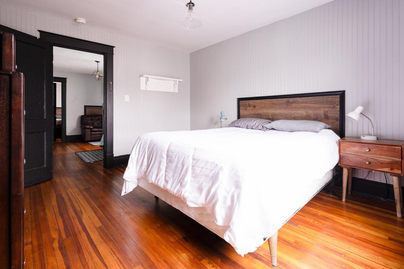 The Pub- 8Br Free Parking, Minutes From Falls & Casino Niagara Falls Exterior foto